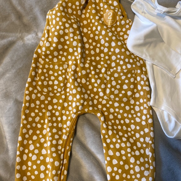 Brand new beautiful unisex set size 12-18 months - Picture 3 of 4